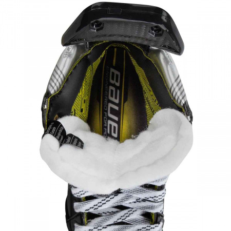 Коньки игрока Bauer S22 SUPREME M5 PRO SKATE - JR