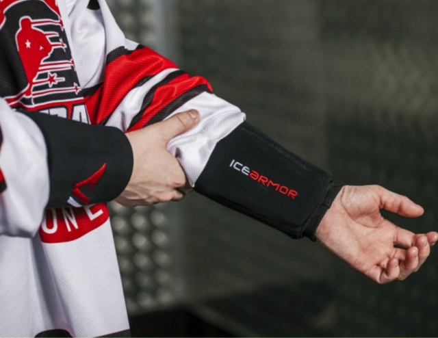 Протектор предплечья "Icearmor" – единственная в мире защита предплечья хоккеиста от удара клюшкой, шайбой и пореза коньком.