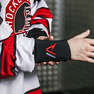 Протектор предплечья "Icearmor" – единственная в мире защита предплечья хоккеиста от удара клюшкой, шайбой и пореза коньком.